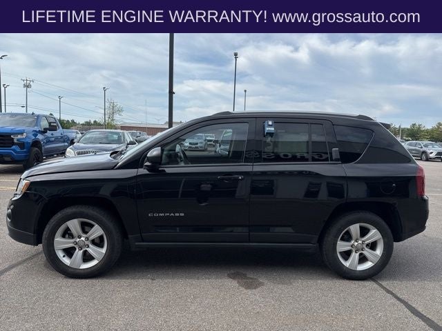 2016 Jeep Compass — detail view