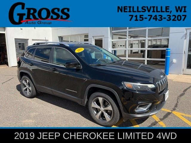 2019 Jeep Cherokee Limited in Diamond Black Crystal Pearlcoat — front three-quarter view