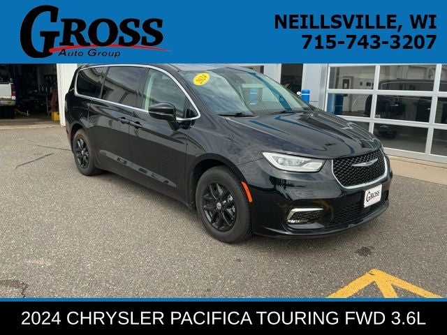 2024 Chrysler Pacifica Touring L in Diamond Black Crystal Pearlcoat — front three-quarter view